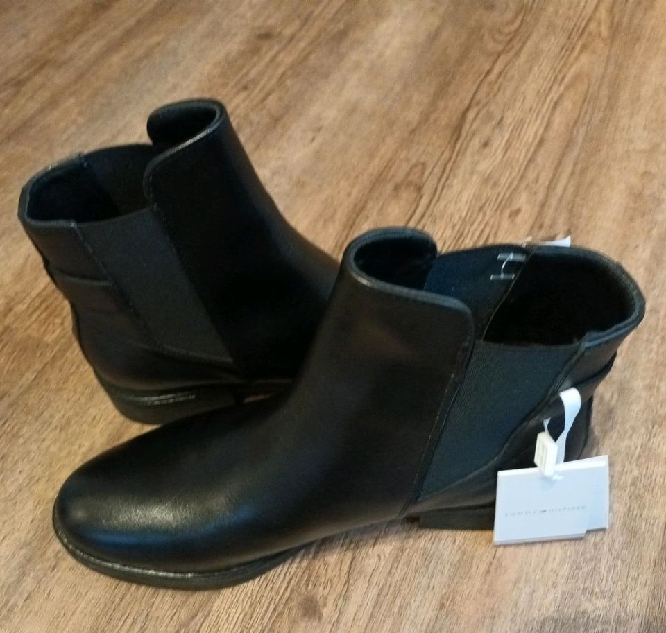 Neu ungetragen Tommy Hilfiger Stiefeletten Boots mit Ettikett 39 in Kuppenheim