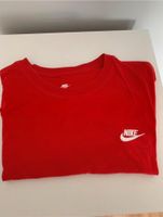 Rotes Nike Shirt Hessen - Wiesbaden Vorschau