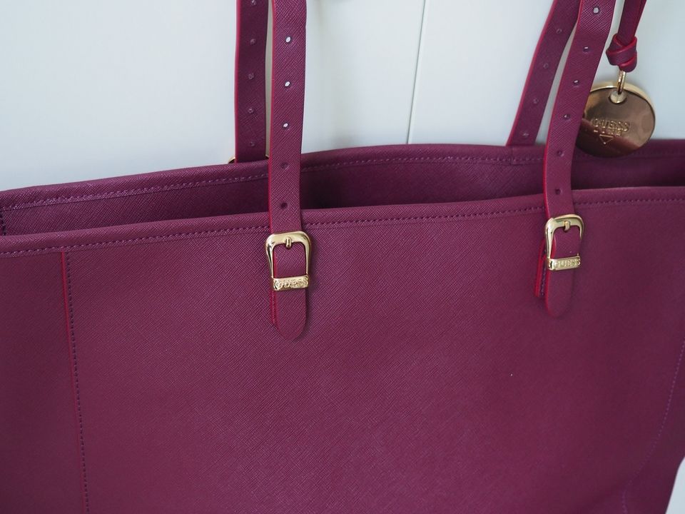 NEU Org. GUESS edle Echtleder Tasche Bordeaux NP220€ in Norderstedt