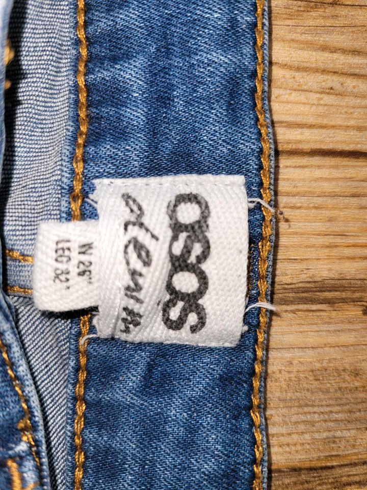 Röhrenjeans von ASOS W26 blau Röhre Jeans 36 in Ravensburg