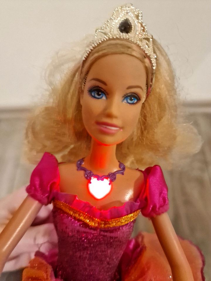 Barbie mit Geräusche, Sammelpuppe, Prinzessin in Wiemerstedt