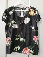 Shirt mir Blumen Größe 38 von Only Thüringen - Gotha Vorschau