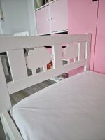 Ikea Kinderbett mit Matratze 70x160 + passende Nachtschrank Nordrhein-Westfalen - Bedburg-Hau Vorschau