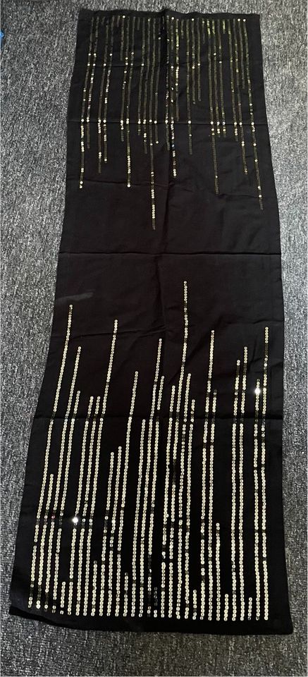 H&M tischläufer schwarz pailletten neuwertig 140 cm x 45 cm in Berlin