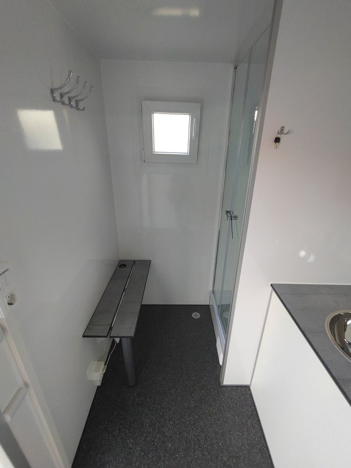 Mobiles Badezimmer Duschwagen Toilettenwagen Sanitär Anhänger in Ottersberg