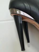 PINKO Overknee Stiefel Schuhe Leder High Heel Gr.38 Frankfurt am Main - Eschersheim Vorschau