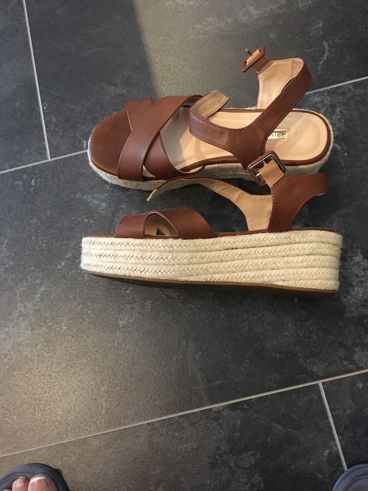 Damen Schuhe Größe 39 in Neumünster