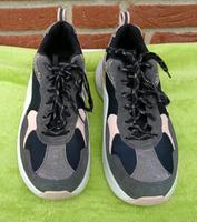 SKECHERS *Solei* Gr.39,5....1x im Haus getragen Niedersachsen - Uelzen Vorschau
