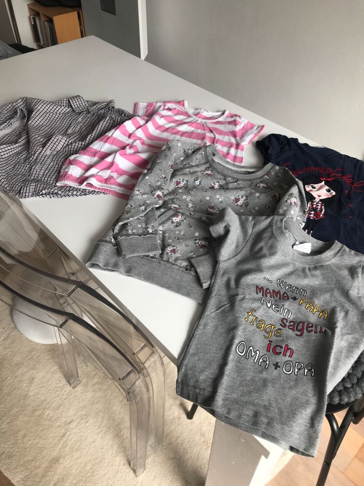 11 Teile Kinder Hosen T-Shirts Pulli Gr.80-98 Zara H&M Twinkle Je in Hamburg