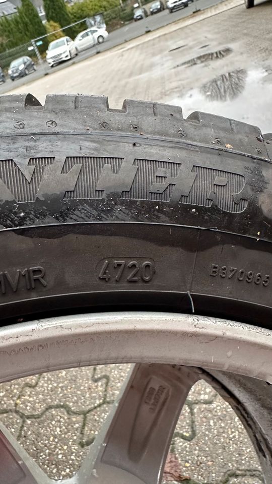 Dunlop Winterreifen auf DEZENT Felgen 5x120 225/55 R17 BMW in Bergisch Gladbach