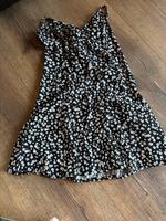 NEW Yorker Kleid mit Blumen in Größe L Hessen - Karben Vorschau