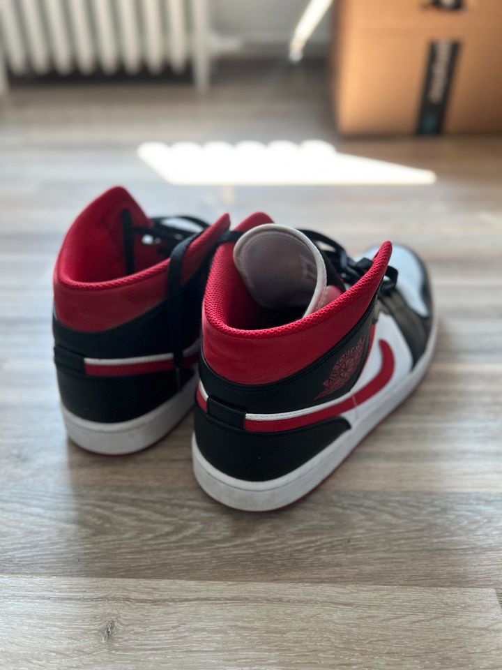 Nike Air Jordan 1 Mid Größe 47,5 in Olsberg