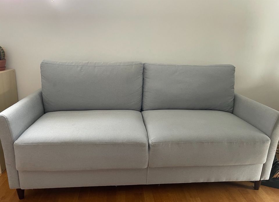 3-Sitzer Sofa mit großem integriertem Stauraum in Regensburg