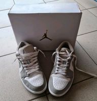 Sneaker nike Air Jordan Gr. 42 US 8,5 grau/weiß wenig getragen Baden-Württemberg - Mühlhausen-Ehingen Vorschau