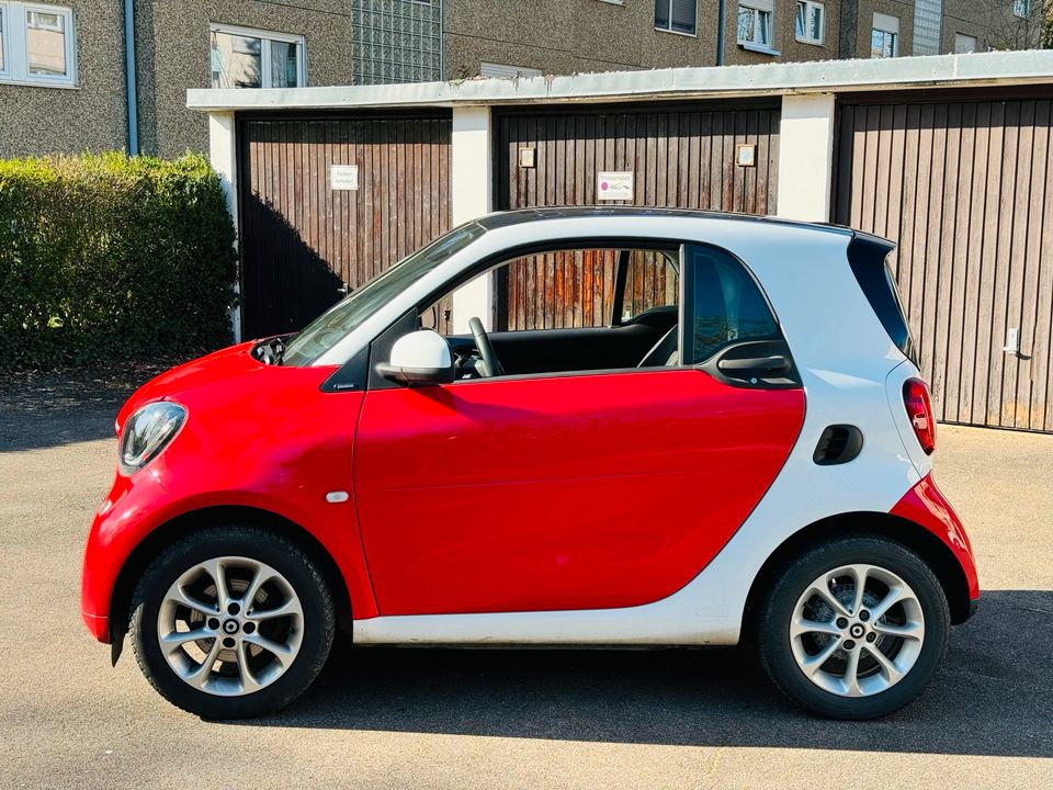 Smart 453 Fortwo Coupe Passion 66kw 90 Ps Panorama Klima in Ebersbach an der Fils