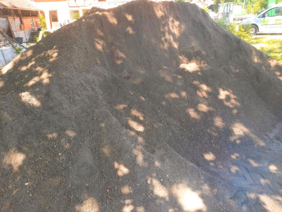 Humus gesiebt mit Sand/Kompost in Göppingen