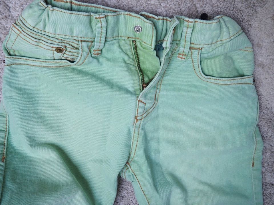 Coole Zara Jeans Shorts Gr.110 Hellgrün Washout in Hamburg