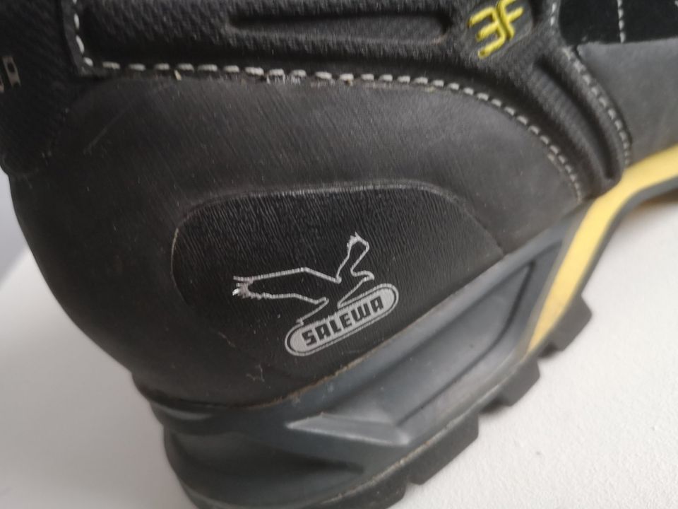 Herren Wander Schuhe SALEWA GTX MTN Trainer Gr 41 schwarz Leder in Erkrath