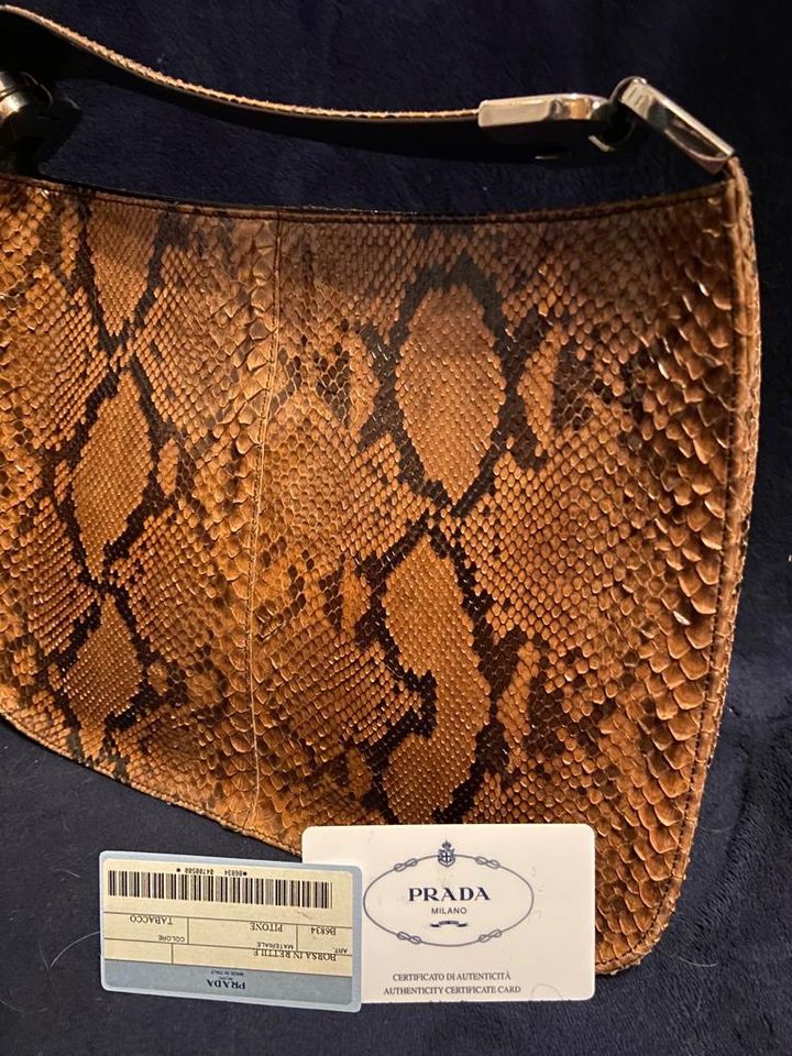 Prada Handtasche mit Zertifikat in Wachtberg