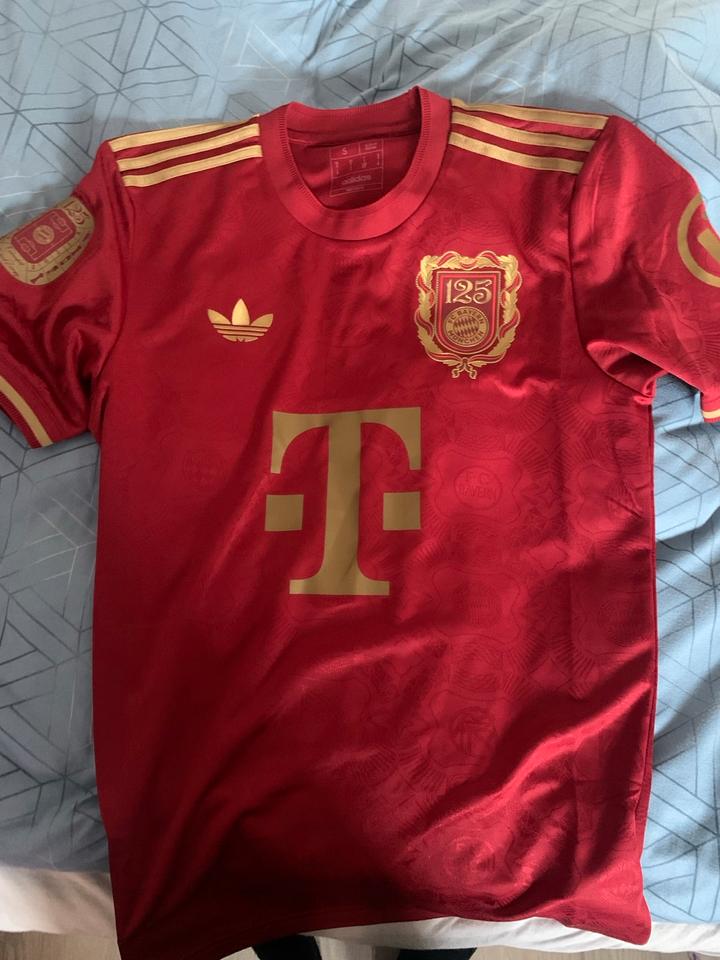 FC Bayern München 125 Jahre Trikot Größe S NEU in Dortmund