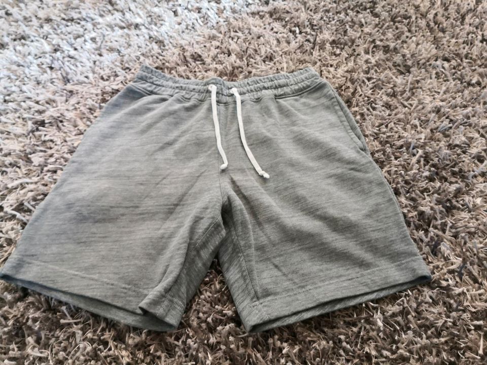 3 tlg. kurze Hosen Shorts Bermuda Gr. S 176 in Schwarzenberg (Erzgebirge)