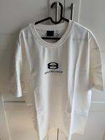 Balenciaga oversize Shirt in weiß und schwarz & Hessen - Limburg Vorschau