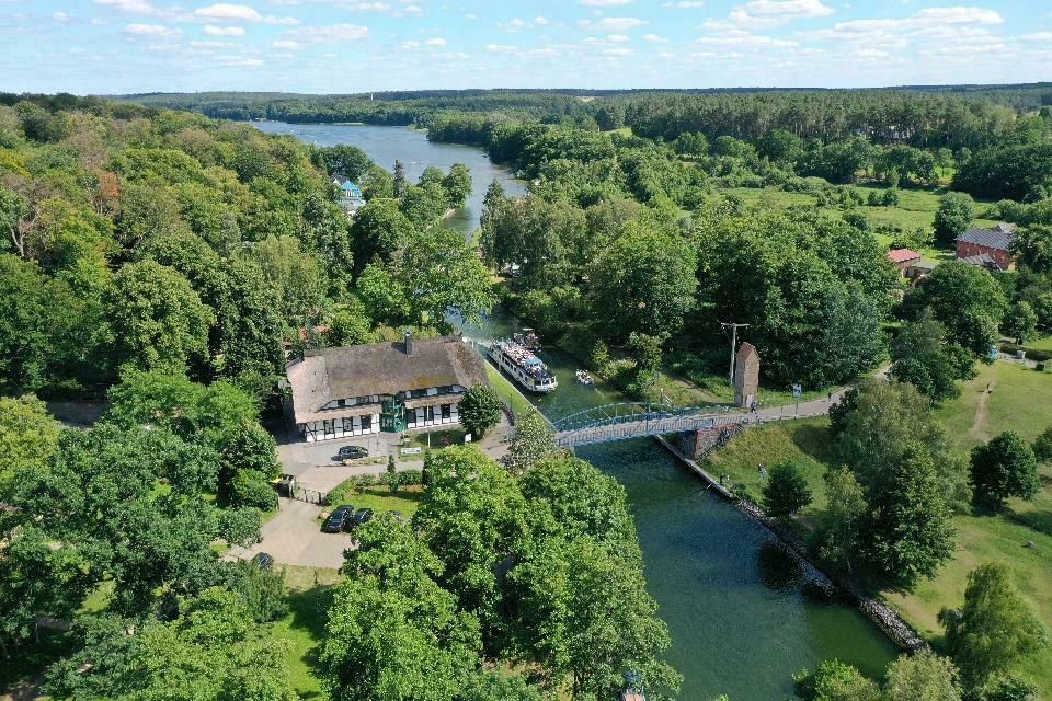 L a s t - M i n u t e  Ferienhaus mit Pool & Sauna am Plauer See. in Waren (Müritz)