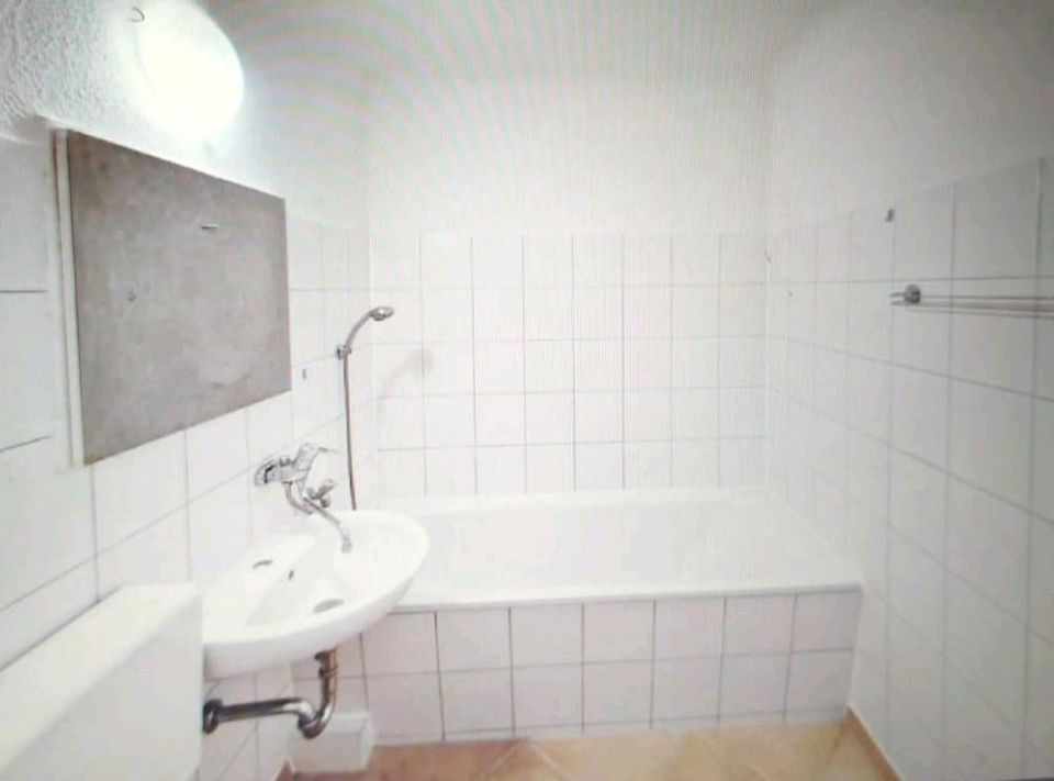 3 - Zimmer Wohnung mit Balkon   kaltmiete: 270 € in Neubrandenburg