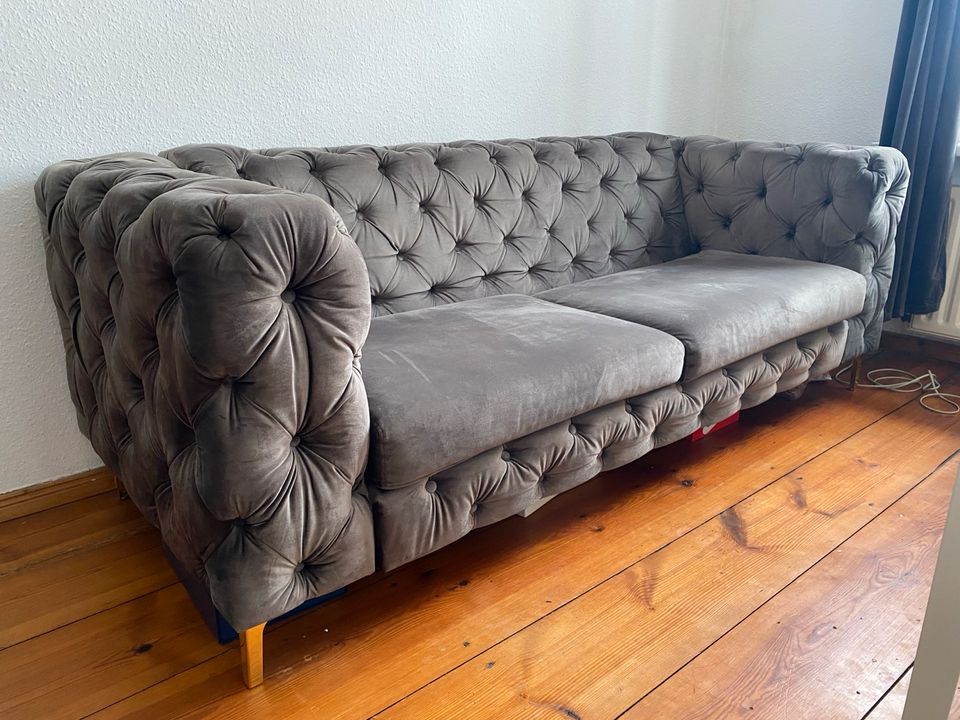 Samt Couch in Berlin
