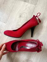 Highheels Leder 37 rot Pumps Bordeaux Schleife Niedersachsen - Osnabrück Vorschau
