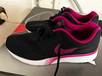 Nike Turnschuhe 40 Hessen - Ebsdorfergrund Vorschau