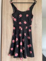 Mini Kleid in schwarz Blumenmuster Nordrhein-Westfalen - Velbert Vorschau