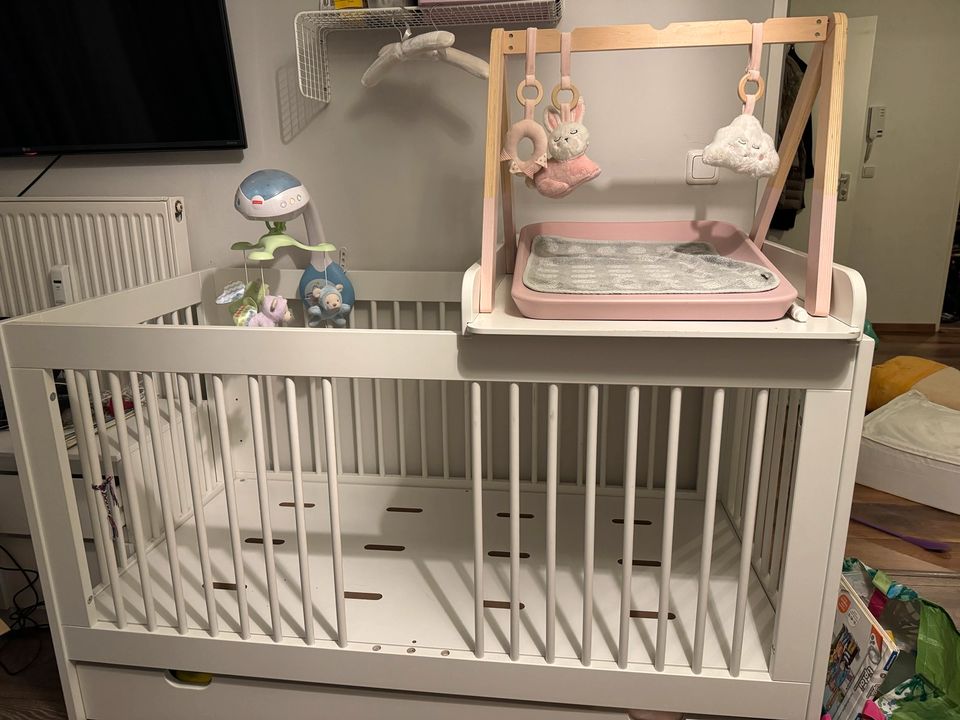 Baby Bett mit Aufsatz für Kleinkind in Berlin