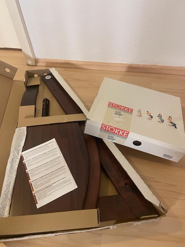 Neu Stokke Tripp Trapp  Newborn Walnuss walnut und dem Babyset in Schönwalde-Glien