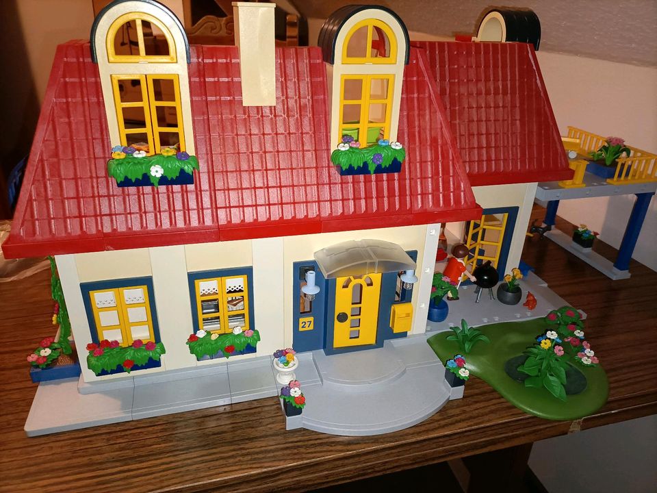 Playmobil Traumhaus mit diversen Zubehörsets in Ihlow