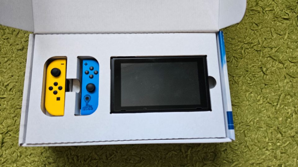 Nintendo Switch Konsole - Fortnite Limited Edition in Ober-Mörlen