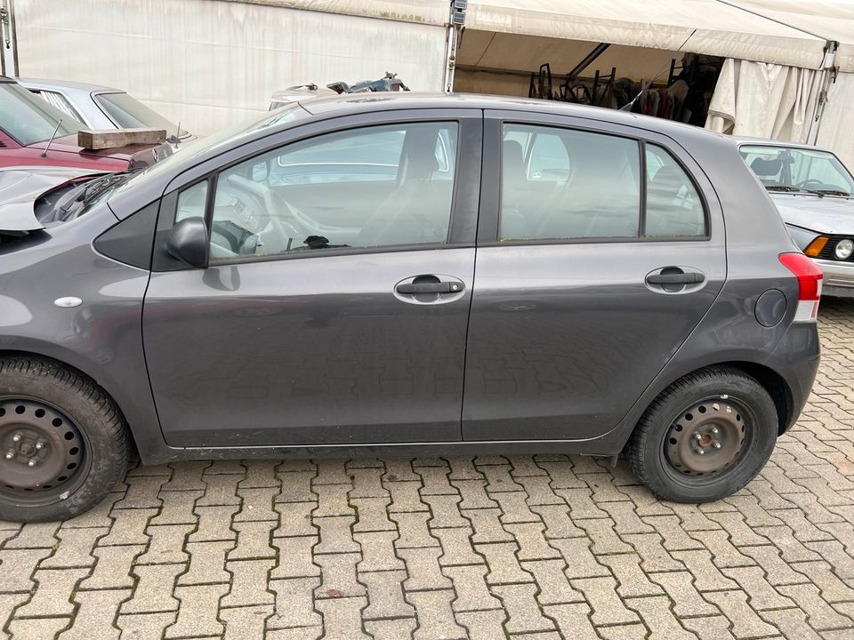 Schlachtfest Toyota Yaris Teile Autoteile KFZ TEILE ANKAUF !!! in Köln Vogelsang