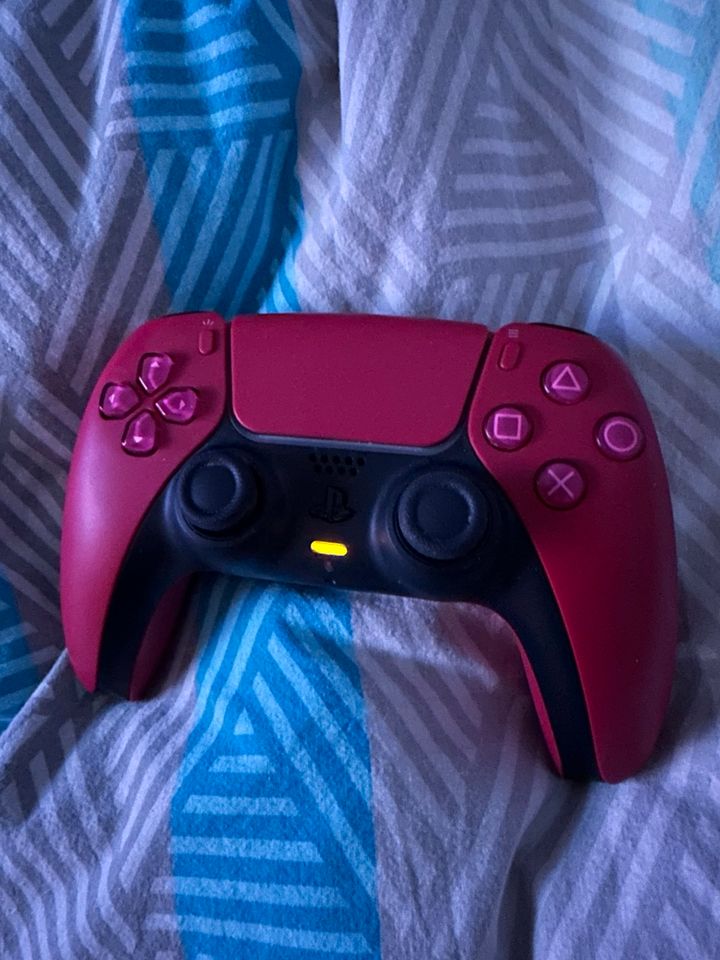 PlayStation 5 Controller rot neuwertig in Itzehoe