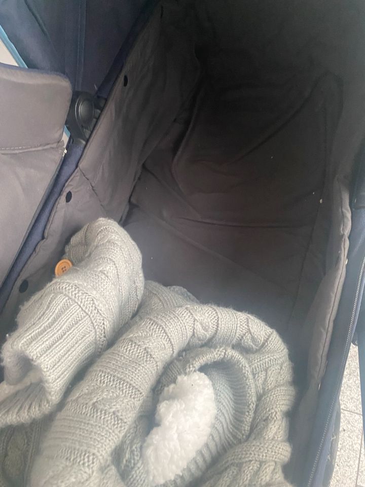 Einen Kinderwagen von Easywalker in Hamburg