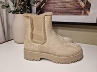 NEU - Ankle Boots Stiefel beige gefüttert mit OVP Größe 42 Hessen - Hainburg Vorschau