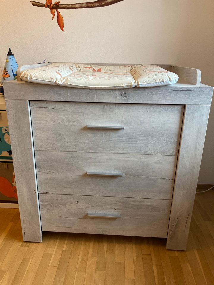 Kinderzimmer * Babybett * Wickelkommode * Schrank in Neuwied