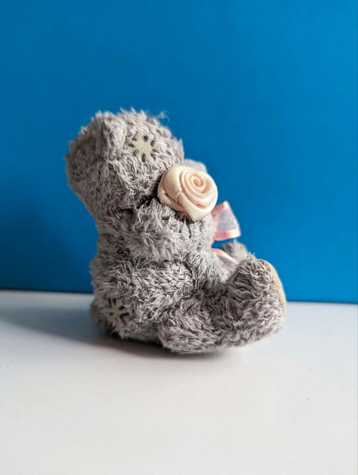 Tatty Teddy / Me To You Teddy mit Rose in Lilienthal