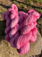 Sockenwolle Alpaca-Seide handgefärbt Rosa, NS 3-4 Brandenburg - Rauen Vorschau