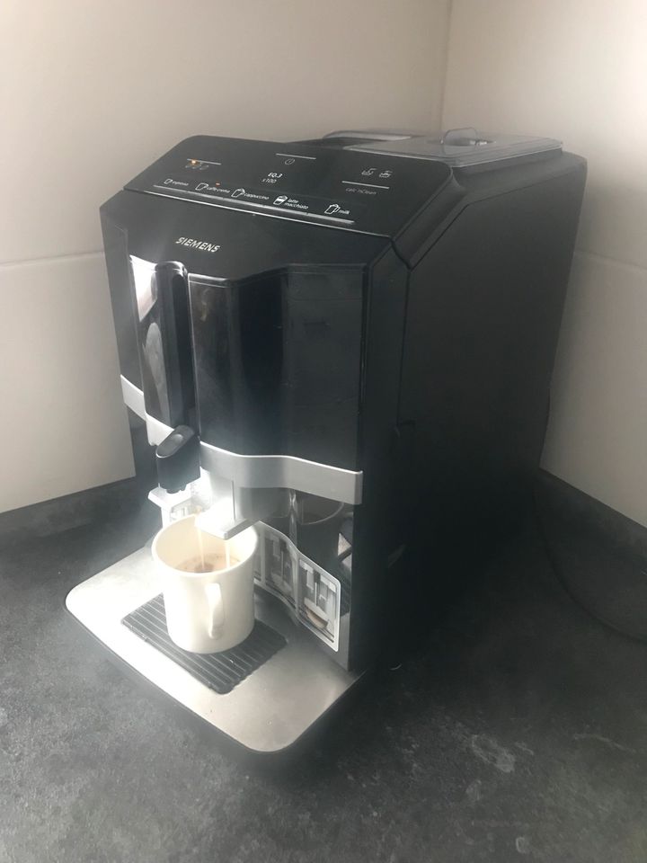 Siemens EQ3 s100  Kaffeemaschine, Kaffeevollautomat in Krailling