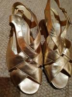 Goldfarbene Sandalen Gr. 40 (eher 39) Bayern - Miesbach Vorschau
