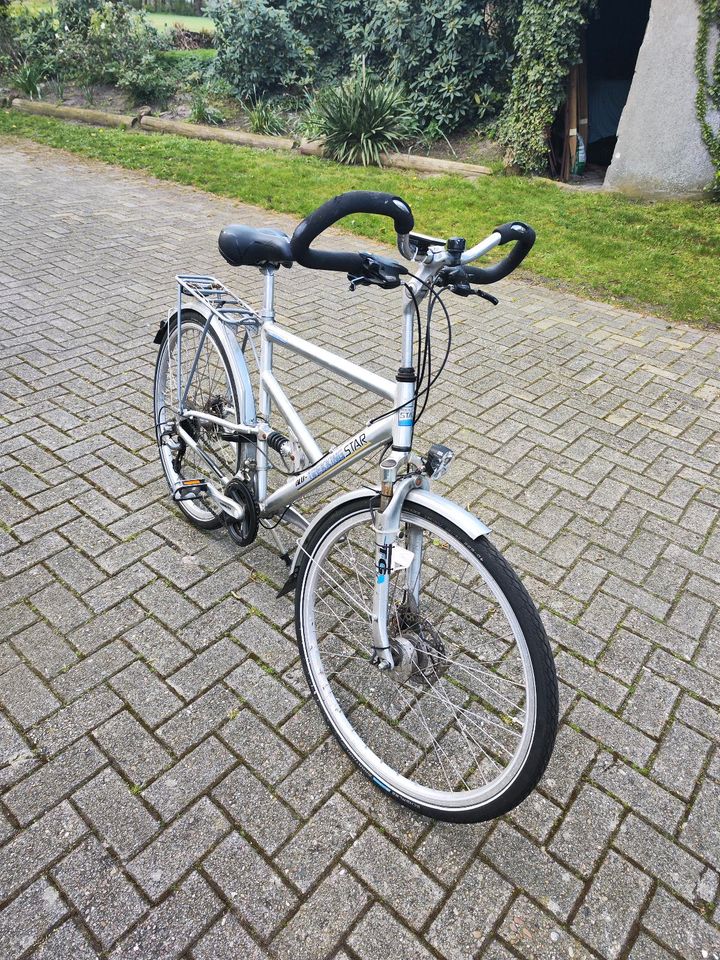 Trekking-Fahrrad 28" mit 24-Gang-Schaltung in Barßel