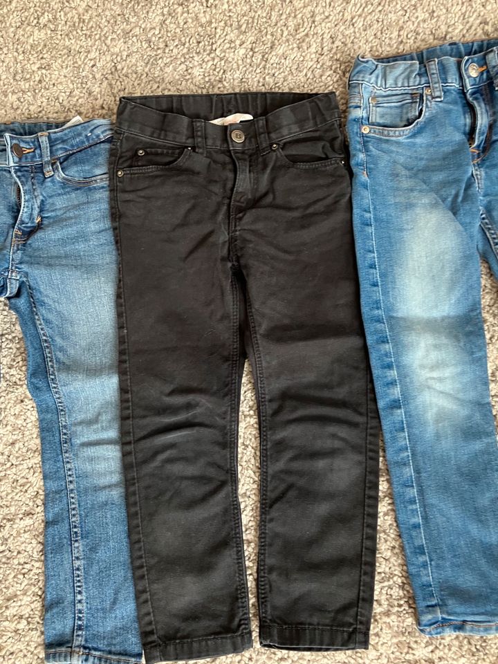 Jeans Hosen Mädels 110 und 104 H&M, Zara, … in Stuttgart