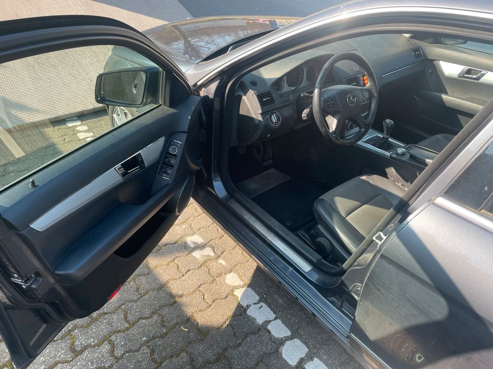Mercedes-Benz C320 W204 C Klasse Defekt Motorschaden in Schloß Holte-Stukenbrock