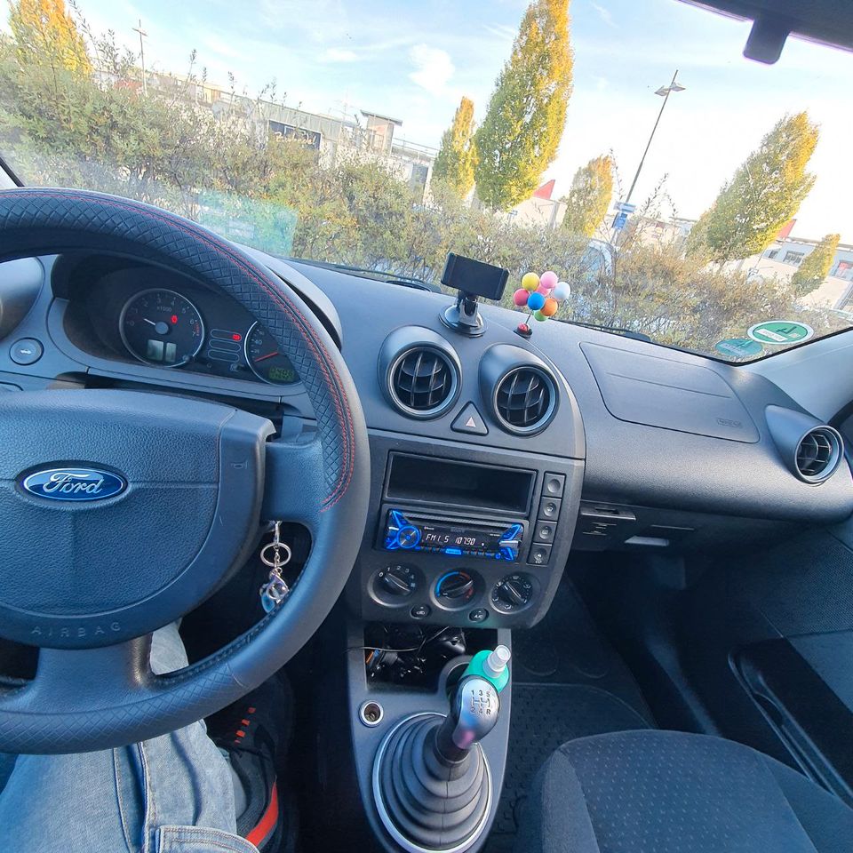 Ford Fiesta 1.6 Ambiente 101 PS, 6,20 l/100km, TÜV 06.2025, Sony in Bottrop