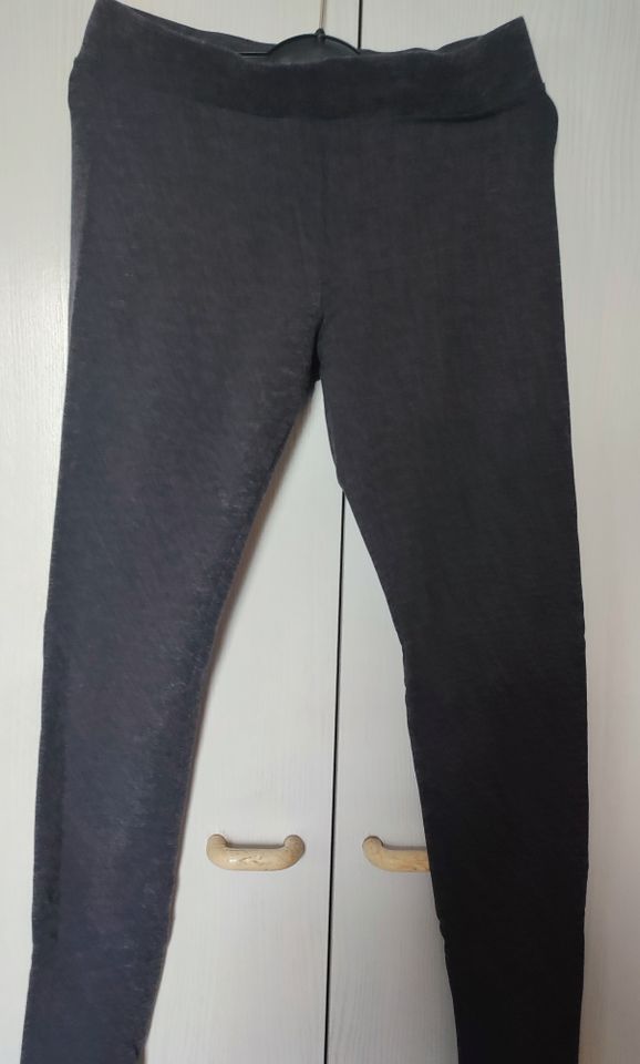 Tchibo active Sporthose Gymnastikhose Leggings Gr. S Grau in Preußisch Oldendorf